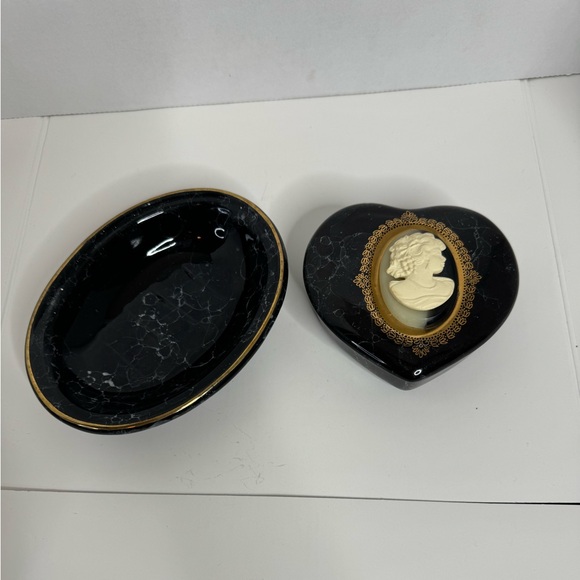 Ceramic Black Marbled Soap Dish and Heart-shaped Trinket Box w/Cameo (4-N) - Picture 3 of 5
